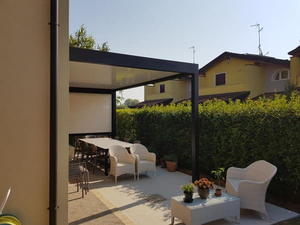 Come cambia l’aspetto di una casa con una Pergola Medo Joy di gibus 