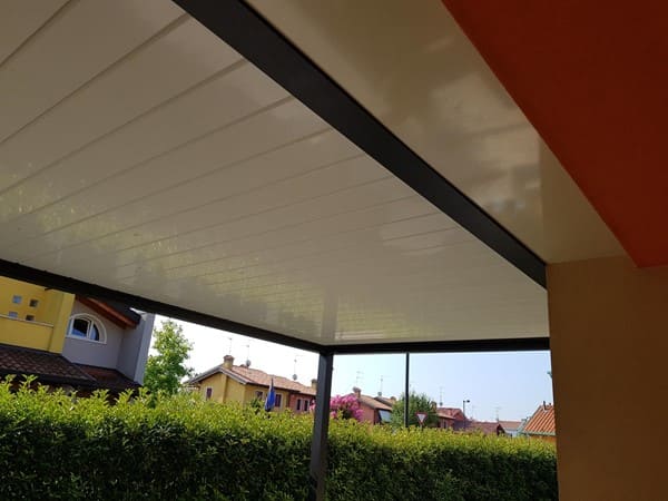 Come cambia l’aspetto di una casa con una Pergola Medo Joy di gibus 