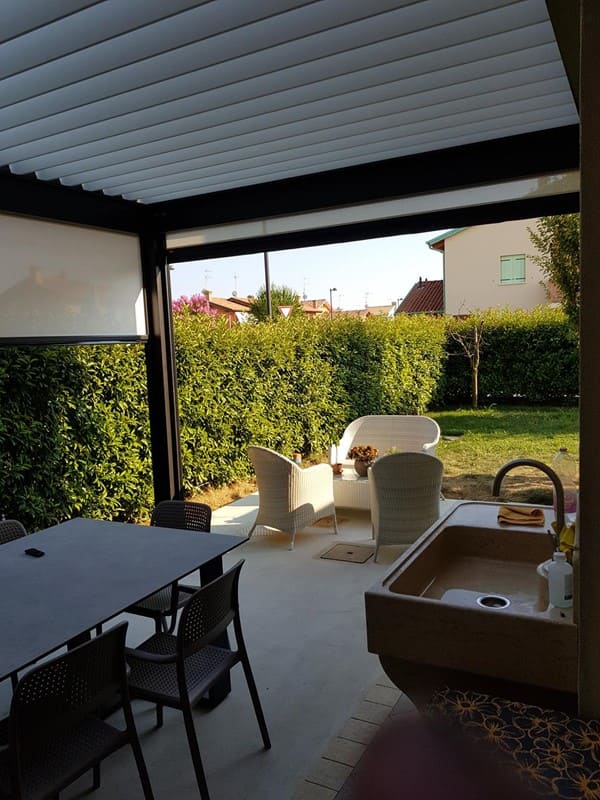 Come cambia l’aspetto di una casa con una Pergola Medo Joy di gibus 