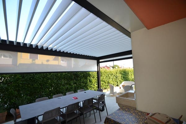 Come cambia l’aspetto di una casa con una Pergola Medo Joy di gibus 