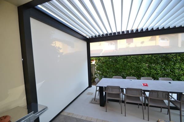 Come cambia l’aspetto di una casa con una Pergola Medo Joy di gibus 